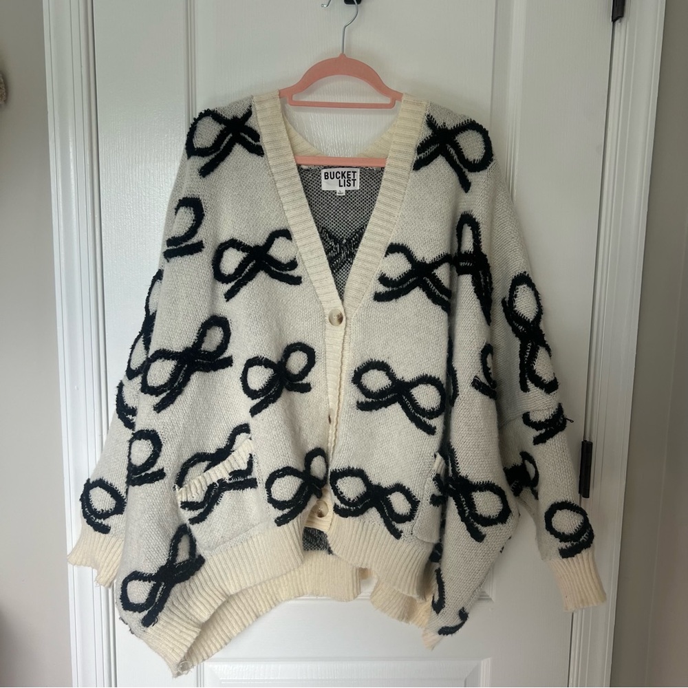 BUCKET LIST Oversized Bow Cardigan cream/black
